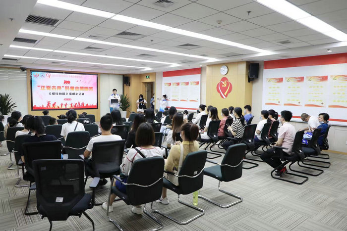 中国医院人文建设：《现代快报》小记者走进“正脊未来”康复世界.jpg
