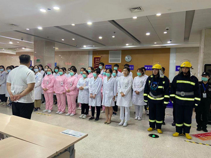我院开展实战化消防应急疏散救援演练.jpg