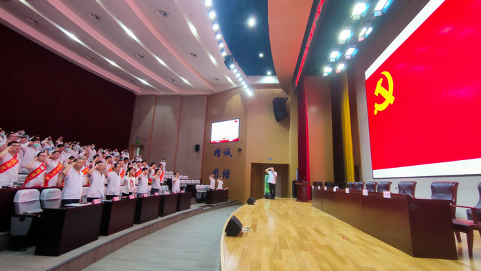 我院召开庆祝中国共产党成立100周年暨“七一”表彰大会.jpg