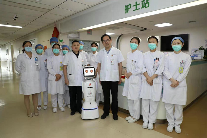 机器人医护助手 助力打造智慧科室2.jpg