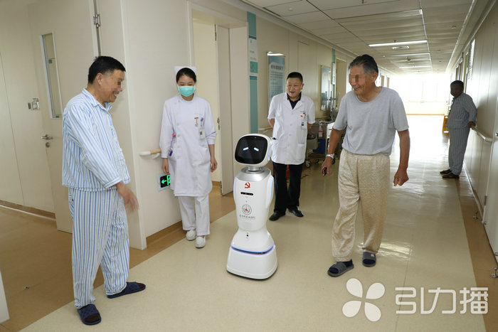 苏报集团（引力播）：医院引进机器人医护助手，助力打造智慧科室.jpg