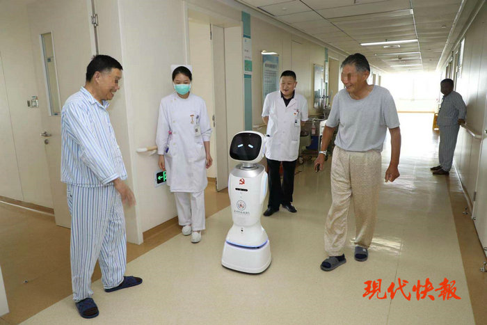 现代快报（ZAKER）：机器人医护助手，助力打造智慧科室.jpg
