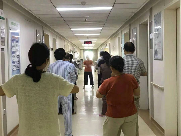 看苏州：施奶奶的保健操，医生、病友都在学！4.jpg