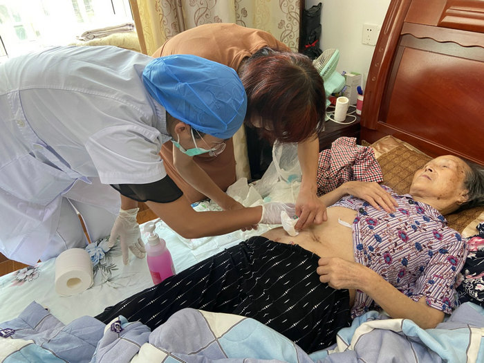 温馨服务，阳光到家 我院开展膀胱造口居家延伸护理服务.jpg