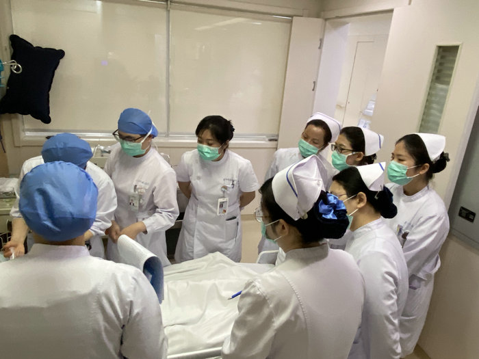 我院开展内科护士长现场管理示教交流活动_0001.jpg