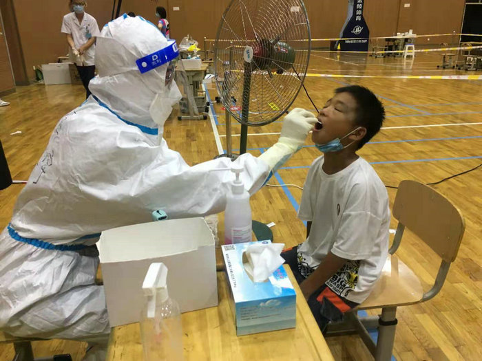 在南京疫情一线展现青年担当.jpg