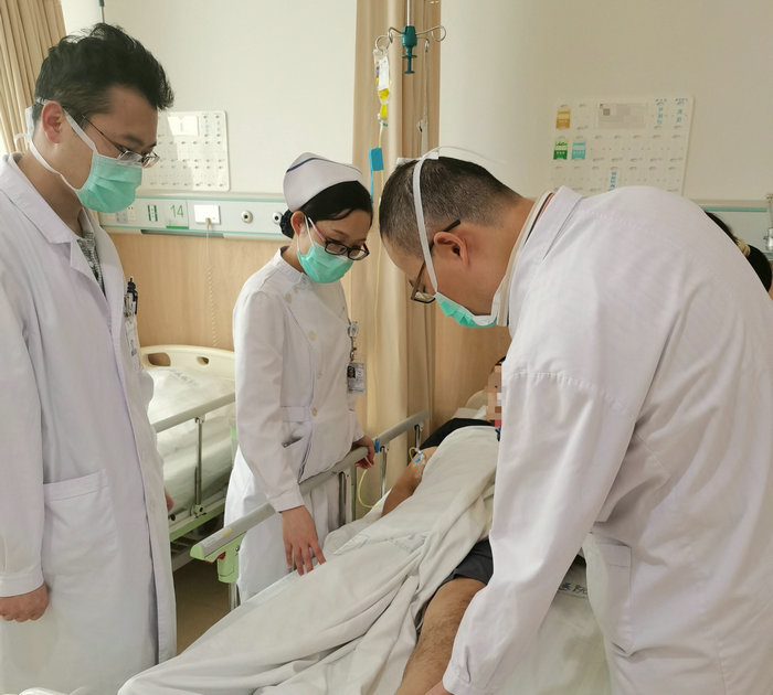炎热夏季多人脑出血送入院 专家提醒这些人群要注意了！.jpg