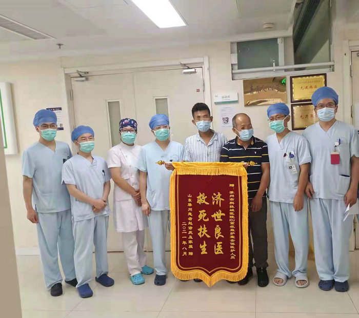 苏州男子钓鱼跌入河中险丧命 预防溺水这些要牢记！.jpg