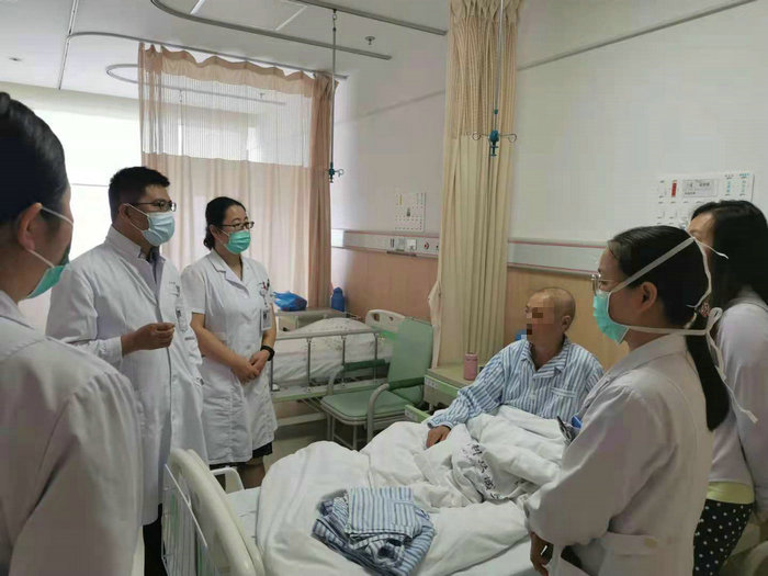 复旦大学附属肿瘤医院专家助力完成高难度卵巢癌手术.jpg