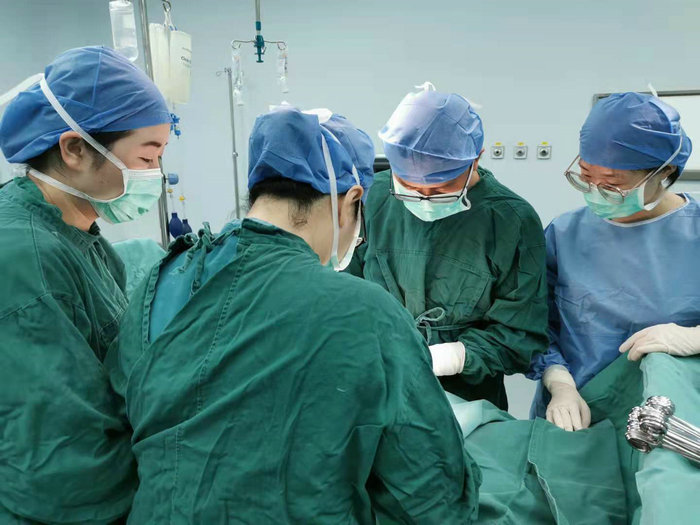 复旦大学附属肿瘤医院专家助力完成高难度卵巢癌手术_0001.jpg