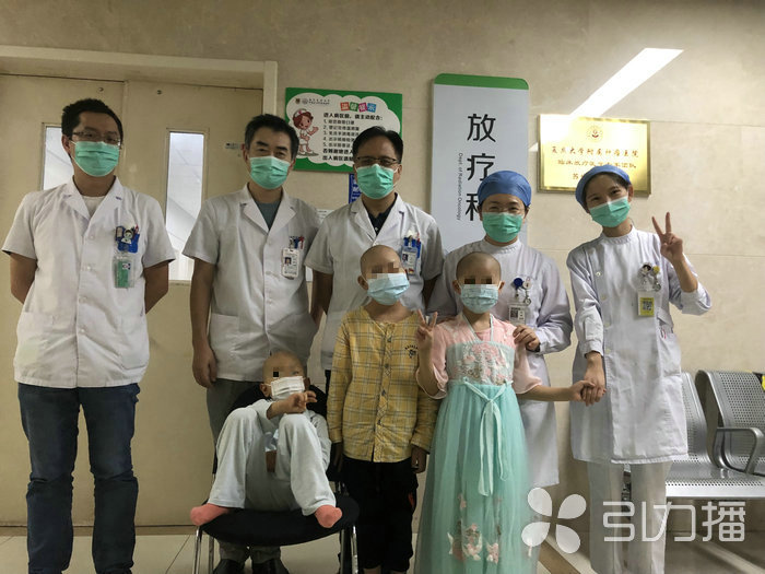 苏报集团（引力播）：“我们都是最勇敢的宝宝！”三孩同住病房建立深厚友情.jpg