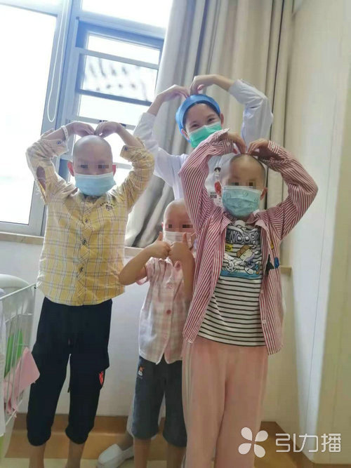 苏报集团（引力播）：“我们都是最勇敢的宝宝！”三孩同住病房建立深厚友情2.jpg