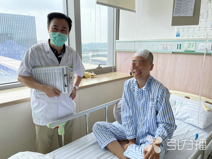 苏报集团（引力播）：苏州女孩被“脑积水”困扰近20年 医生颅内重建分流解难题.jpg