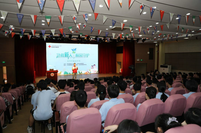急救“新”人 苏州外国语学校（高中部）举办军训救护培训.JPG