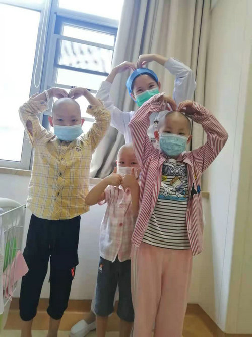 “我们都是最勇敢的宝宝”三孩同住病房 和谐医患情意浓_0001.jpg