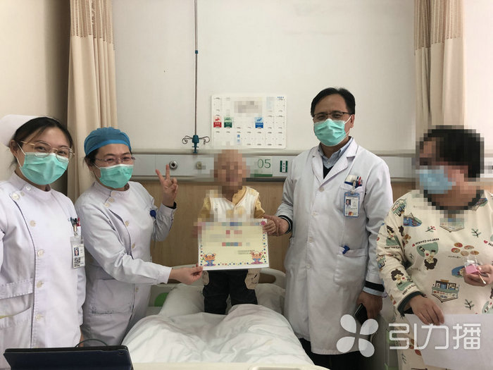 苏报集团（引力播）：历经15次放疗，3岁“小战士”拿到暖心奖状.jpg
