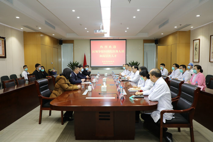区领导慰问我院医护人员和高层次人才.jpg
