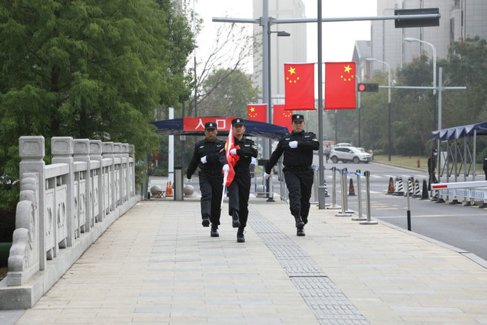 庆祖国73华诞 我院举行国庆升旗仪式2.JPG