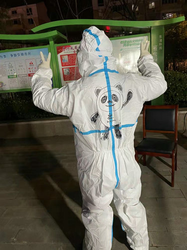 双胞胎喊话抗疫一线的父母：我们想你们了，加油.jpg
