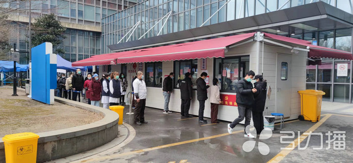 苏报集团（引力播）：科技赋能疫情防控 智能化采样点全天可接纳2万人次.jpg