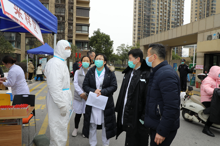 学习强国：今天我出镜丨李惠芬：“疫”线作战场 白衣战袍披2.png