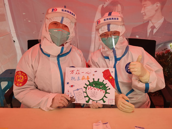 红领巾“艺”起抗疫 致敬白衣天使2.jpg