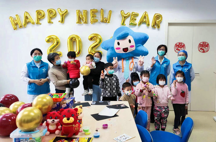 童新 为住院患儿送上新年礼，让健康传递爱_0002.jpg