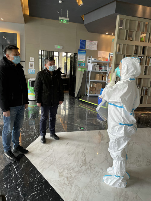 95后医护夫妻因抗疫2月相隔,终迎春天_0001.jpg 95后医护夫妻因抗疫2月相隔,终迎春天_0001.jpg