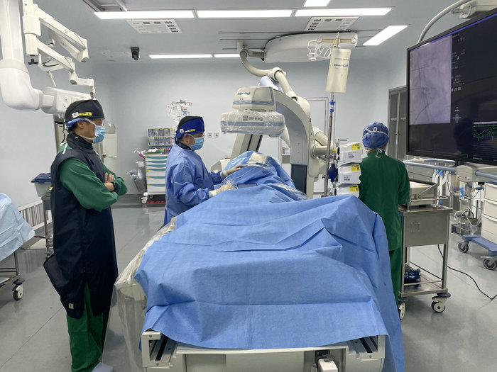 家庭主妇疼痛难耐 一针治愈疼痛顽疾.jpg