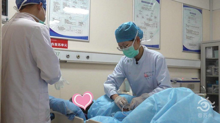 看苏州：苏州急诊室里，81岁孤寡老人和他的“临时儿女”.jpg