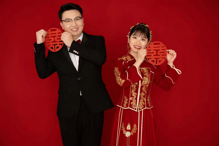 婚纱换大白 苏州护士采样后举行了特别婚礼_0002.jpg