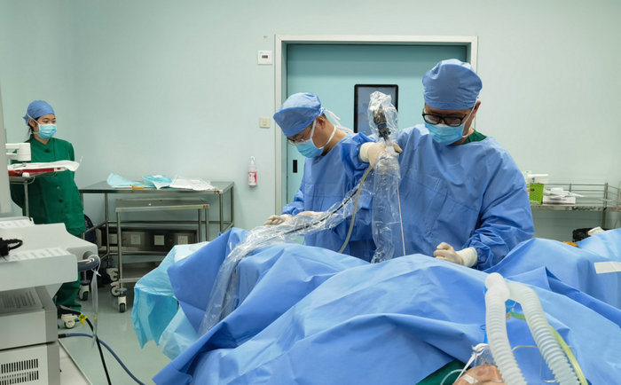 采完核酸转战手术室 保障患者生命通道.jpg 采完核酸转战手术室 保障患者生命通道.jpg