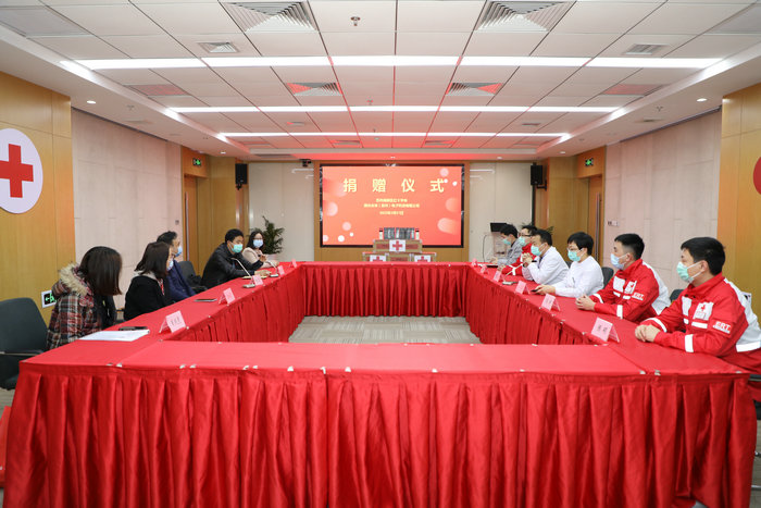 苏州高新区红十字会携爱心企业慰问我院医务人员3.jpg