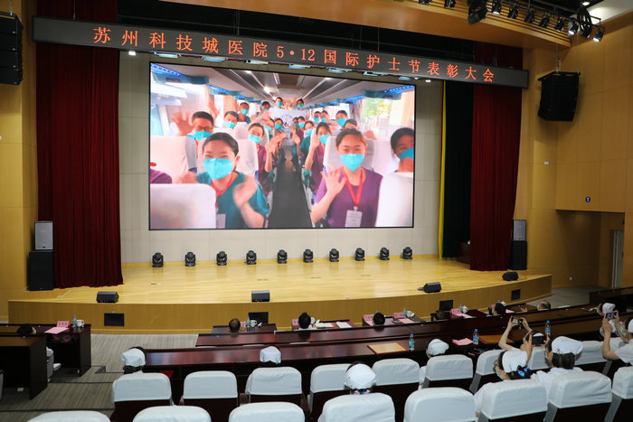表彰先进·致敬天使 我院举办2022年国际护士节表彰大会.jpg