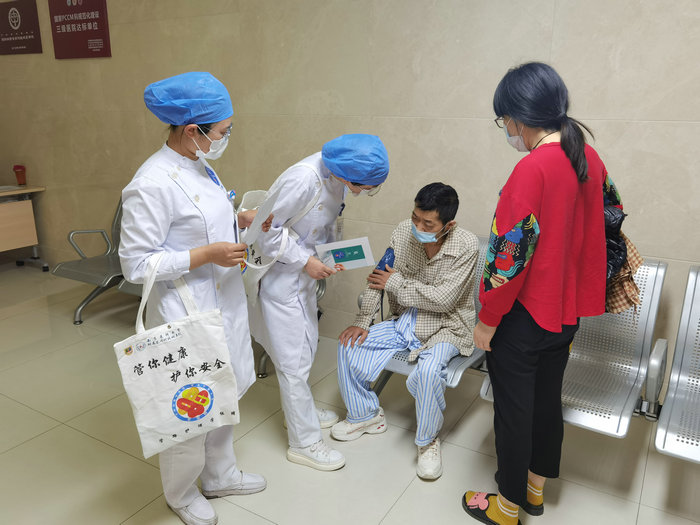  管你健康 护你安全 我院开展床旁健康宣教活动_0001.jpg
