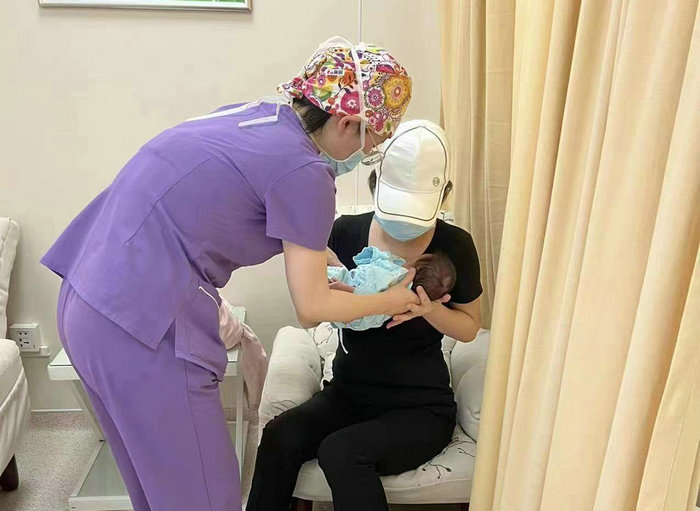 早到天使 我 守护 我院开展亲乳喂养延伸服务.jpg