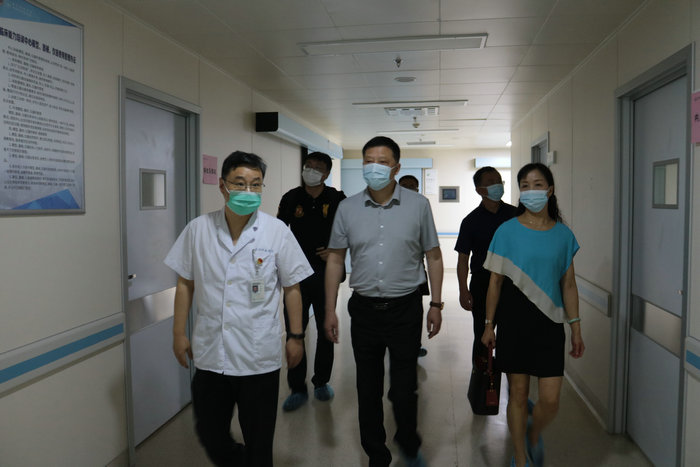 抚州医学院乐毅敏校长一行来院参观交流.jpg