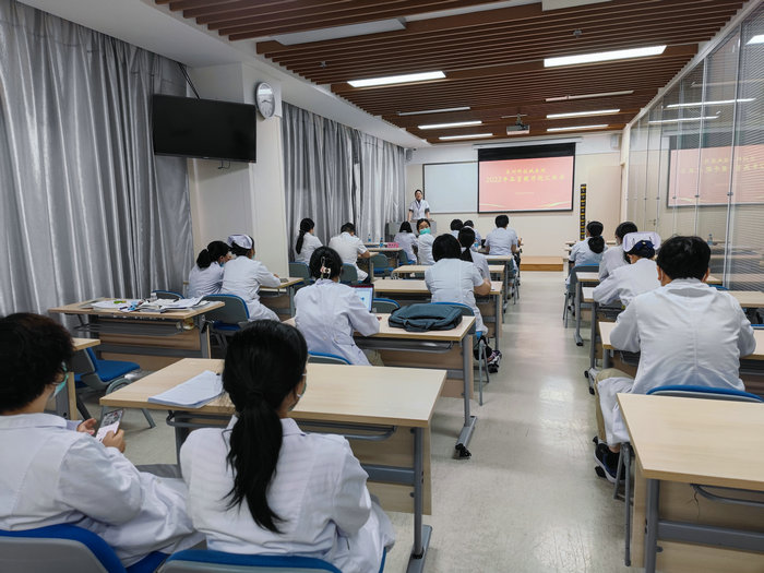 我院成功举办第四届品管圈开题报告活动.jpg