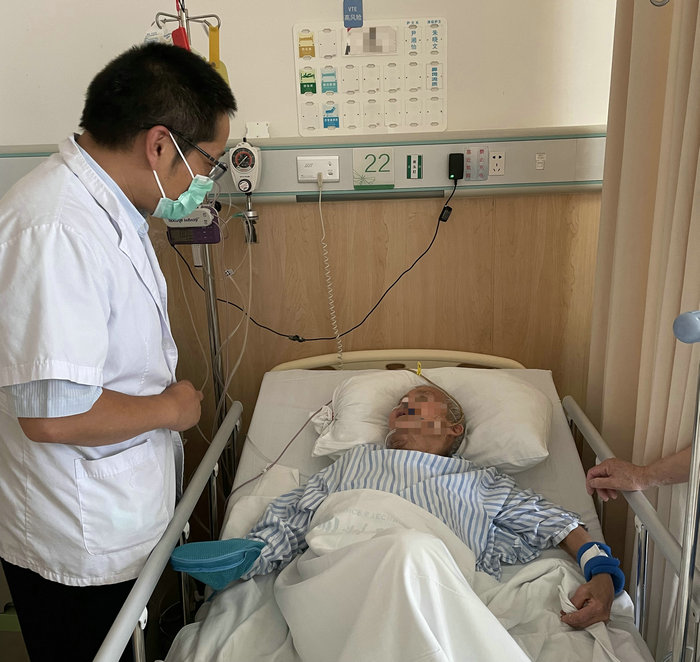年近九旬耄耋老人中风昏迷，神外医生一招救命！.jpg