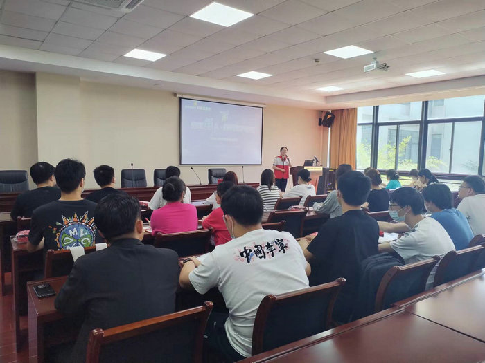 急救新人 我院走进高博学院开展初级救护员培训.jpg
