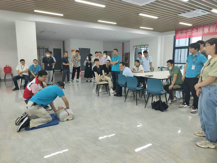 急救新人｜我院走进苏州长光华芯开展普及救护培训2.jpg