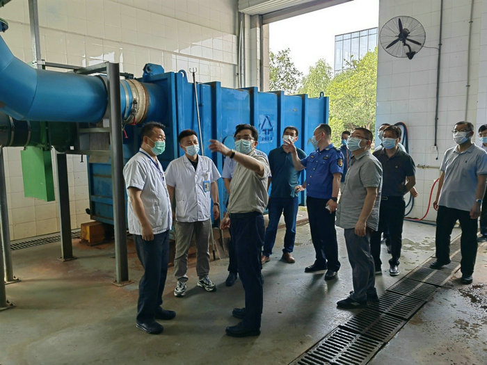 区人大常委会副主任邢文龙对我院垃圾分类工作开展执法检查3.jpg