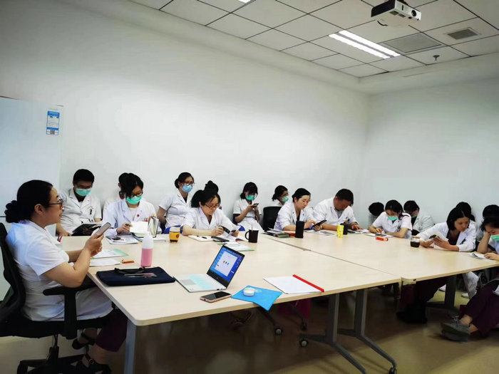 妇产科奋力创三乙，青年医护冲锋在前.jpg