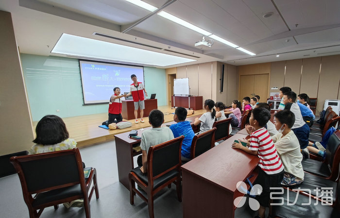 苏报集团（引力播）：应急防疫课走进8站暑托班 近200名青少年“健康一夏”2.jpg