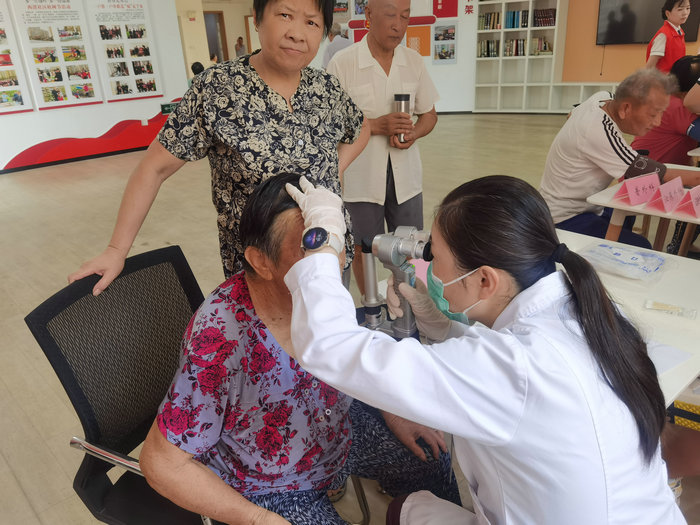 夕阳红｜健康义诊、指导进西渚花苑.jpg