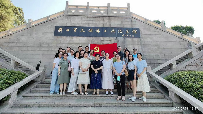 同访教育基地 共建引领合作——我院第三党支部与中银新区支行共建签约_0001.jpg