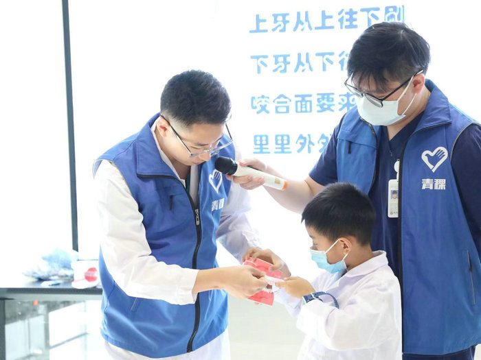 全国爱牙日｜学生在实践中学习正确口腔知识.jpg