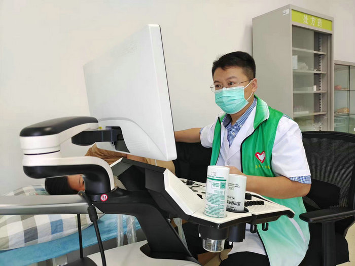 健康江苏服务百姓｜我院举行多场高尿酸指标公益筛查活动2.jpg