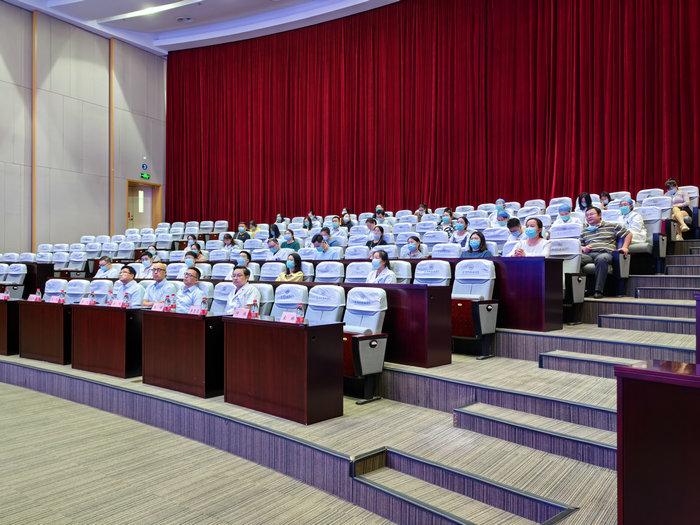院前智慧急救与院内一体化救治新进展学习班在我院顺利召开2.jpg