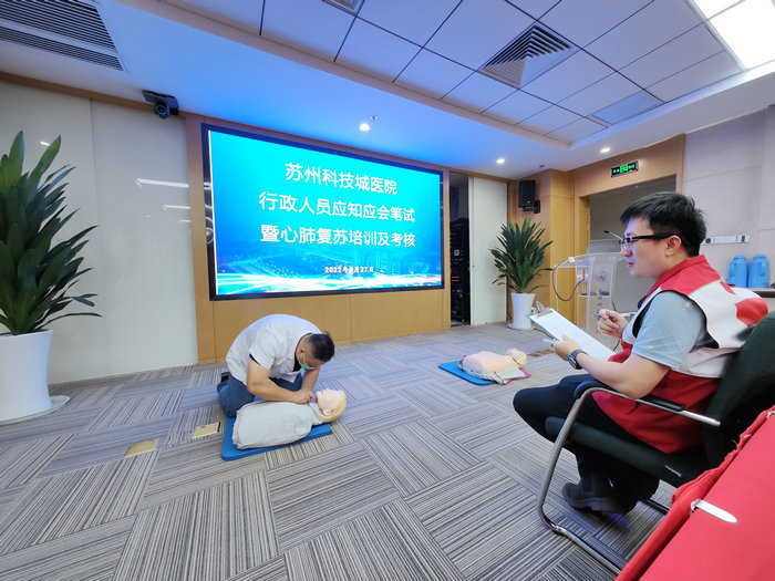 我院组织全体行政人员应知应会笔试及初级救护培训4.jpg